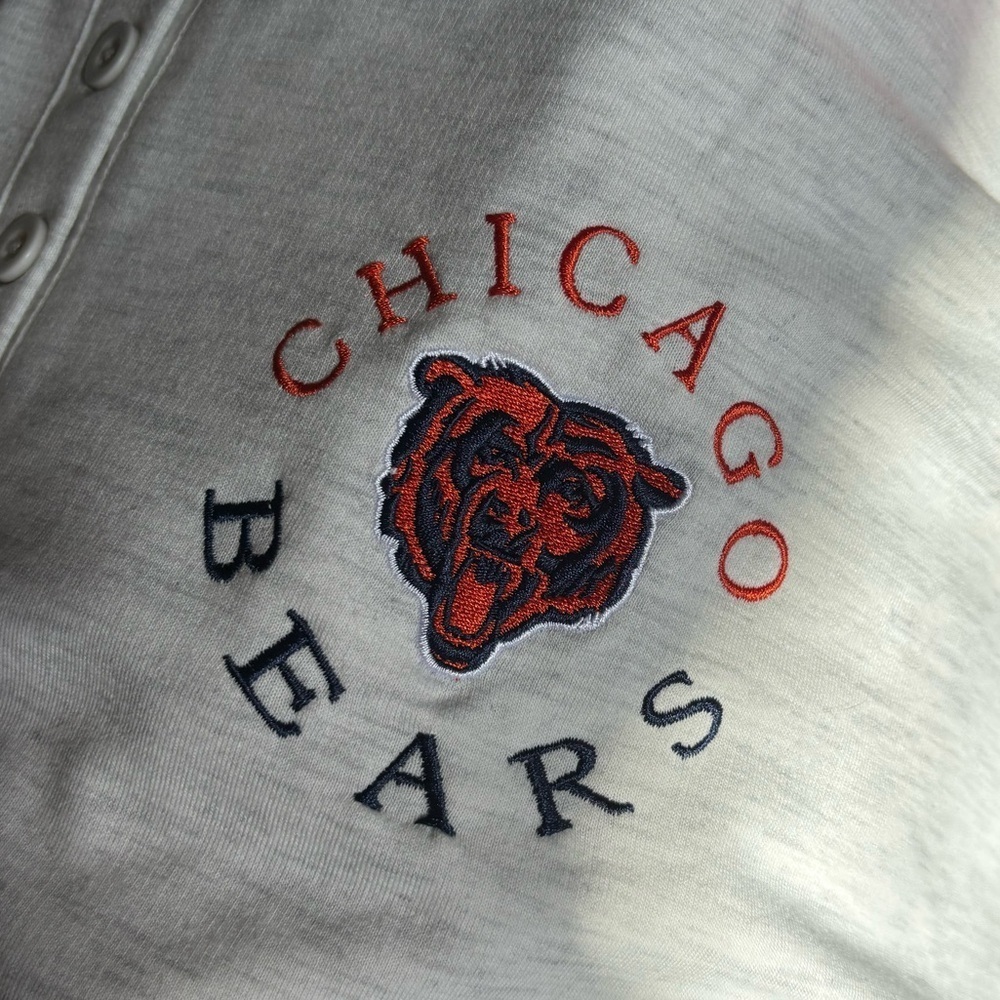 NFL TEAM APPAREL Women’s Drop Shoulder Sleep Henley Gray w/Chicago Bears Logo - Picture 9 of 10